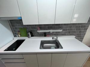 Køkken eller tekøkken på Living in Jeju Island + 38 billeder