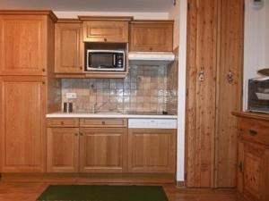 Kuchyň nebo kuchyňský kout v ubytování Appartement 3 pièces avec grande terrasse, garage et équipements modernes à Montgenèvre - FR-1-266-210
