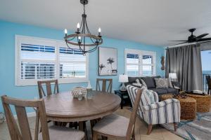 Istumisnurk majutusasutuses Spectacular Gulf Front Corner Unit condo