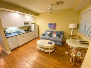 Η κουζίνα ή μικρή κουζίνα στο Harbour House at the Inn Unit 213 condo +10 φωτογραφίες