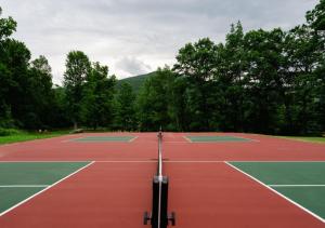 Tennis ja/või seinatennis majutusasutuses Wylder Windham või selle läheduses
