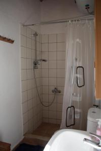 A bathroom at Nikos Kastro 4