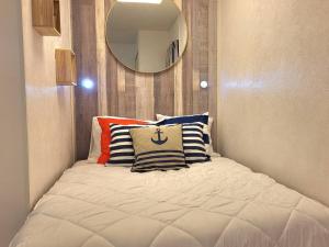 Posteľ alebo postele v izbe v ubytovaní Studio Cabine 4 Pers, Front de Mer, Balcon Sud, Parking Privé, Vélos Inclus, Aucun Animal Autorisé - FR-1-465-84