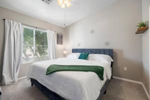 a bedroom with a large bed and a window at Amazing Villa Close To Airport in Phoenix