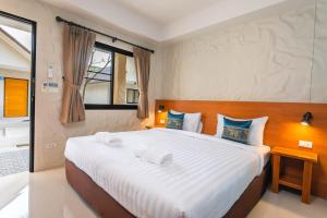 Letto o letti in una camera di Lightplus Khao Lak