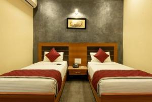 En eller flere senger på et rom på S.S.L.N Comforts By WB Inn