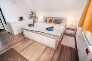 Postel nebo postele na pokoji v ubytování Apartmán Podkroffka