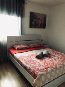 two stuffed animals laying on a bed in a bedroom at Villa Miami in Ashdod