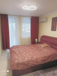 Ένα ή περισσότερα κρεβάτια σε δωμάτιο στο Monastery II Garden stay like home