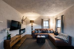 A television and/or entertainment centre at Sportony Mountain Lodges