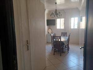 Φωτογραφία από το άλμπουμ του Grand appartement lumineux avec balcon & parking idéal familles et pro στην Καζαμπλάνκα +7 φωτογραφίες