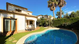 Bazén v ubytování Villa El Palmar 2 en Denia nebo v jeho okolí