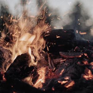 a close up of a bonfire with smoke at Levin Alppitalot Alpine Chalets Deluxe in Levi