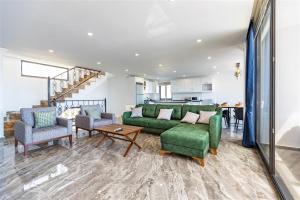 Nhà bếp/bếp nhỏ tại Villa Kamile Sultan Deniz manzaralı jakuzili villa
