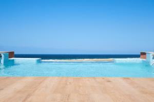 Bazén v ubytování Tarifa Lances by QHotels nebo v jeho okolí