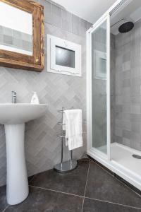 A bathroom at Vista La Janda - Califa Casas Vejer