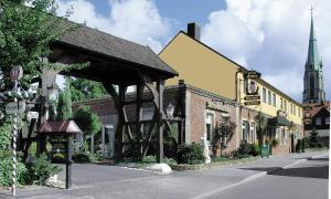 a small town with a church and a street at Gästehaus Veronika in Altenberge