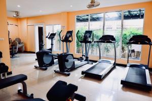 Fitness centrum a/nebo fitness zařízení v ubytování Ratana Residence Thalang