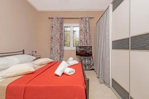 En eller flere senge i et værelse på Flower Garden House