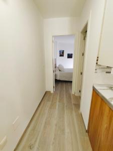 TV a/nebo společenská místnost v ubytování Nerja Sun Apartment Bronce A Centro