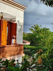 Κήπος έξω από το SaffronStays Hacienda by the Sea, Alibaug