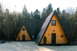 a couple of small houses in the woods at The Palo Cabins in Predeal