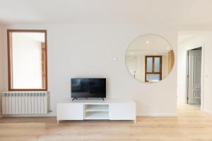 Televízia a/alebo spoločenská miestnosť v ubytovaní Pucela apartmets