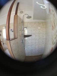 A bathroom at Casa al Mare con Giardino Privato