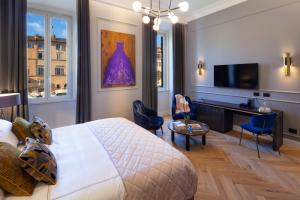 Una televisión o centro de entretenimiento en Migliori Collection Piazza Navona