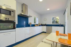 A kitchen or kitchenette at Entrepinos