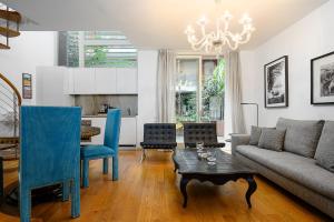 a living room with a couch and a table at Business & Luxury Suite - Montè16 in Milan