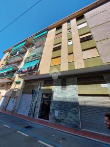 un edificio con ventanas y puertas coloridas en una calle en Monolocale IL GRIFO, en Albisola Superiore