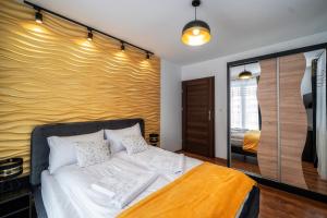 Posteľ alebo postele v izbe v ubytovaní Resorts G Białka Tatrzańska z sauną, Sun & Snow