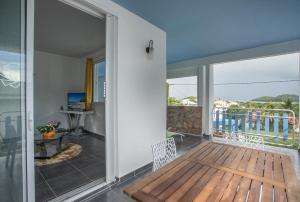 شرفة أو تراس في La Villa Bleue Topaze 1er - Vue Mer