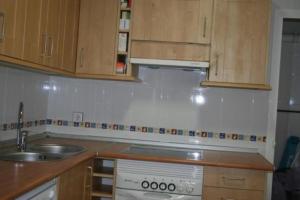 A kitchen or kitchenette at Piso lujo el toyo