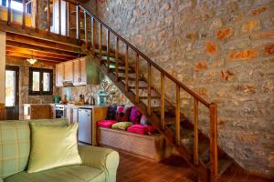 Posezení v ubytování Carob Cottage