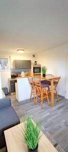 a living room with a table and a kitchen at Bungalow Ückeritz in Ueckeritz