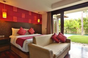 Ein Bett oder Betten in einem Zimmer der Unterkunft Mahagiri Villas Sanur