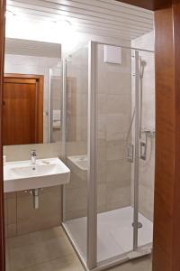a bathroom with a shower and a sink at Käfernberg - Weinhotel in Alzenau