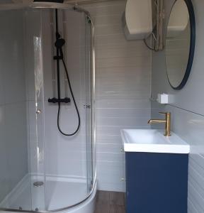 a bathroom with a shower and a sink at Agroturystyka siedlisko stodoła w stylu boho, imprezy okolicznościowe, 
