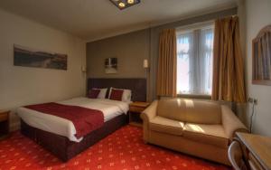 Postel nebo postele na pokoji v ubytování Royal Inn