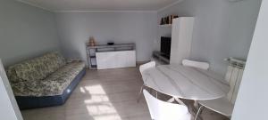 a living room with a couch and a table at Appartamento - Gaeta in Gaeta