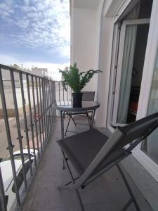 Balkon lub taras w obiekcie Cerca de todo piscina terraza wifi