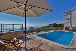 Hồ bơi trong/gần Charmy Villa Hill with Pool