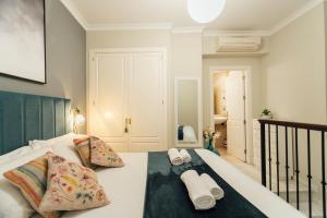 A bed or beds in a room at Comfortable duplex- 1Bd 2Bth- Dean Miranda