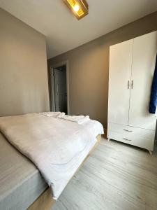 Postel nebo postele na pokoji v ubytování beydağı suit