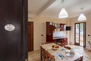 Kuchyň nebo kuchyňský kout v ubytování Pulciano Apartments