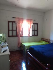 a bedroom with two beds and a window at Los Hermanos Fernández in Reyes