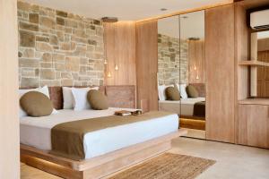 Кровать или кровати в номере Villa Hotel Tamara +37 фотографий