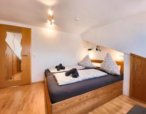 a bedroom with a bed with two teddy bears on it at Ferienwohnung Beim Ivo in Roßhaupten